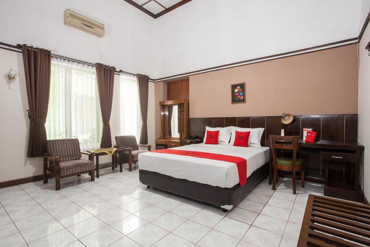Reddoorz Near Balai Kota Malang Hotel Exterior foto
